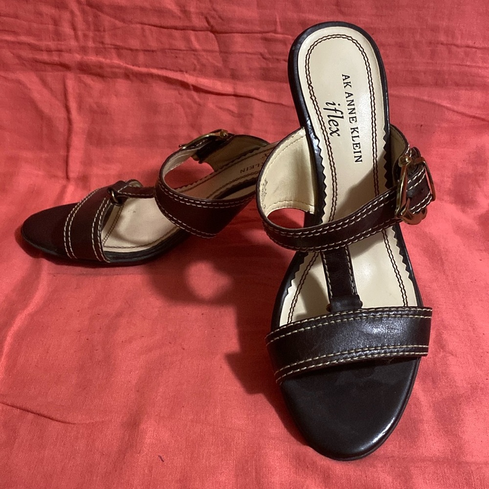 AK Anne Klein iflex slip-on Brown leather sandals. Size 6.5